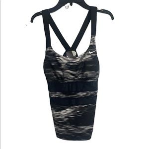 NIKE TANK TOP BLACK AND WHITE SIZE MEDIUM